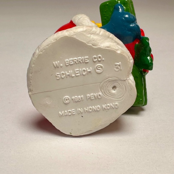 Vintage Smurfette Christmas Figurine 1981 Schleich Peyo Hong Kong Smurfs Holiday - Picture 6 of 6